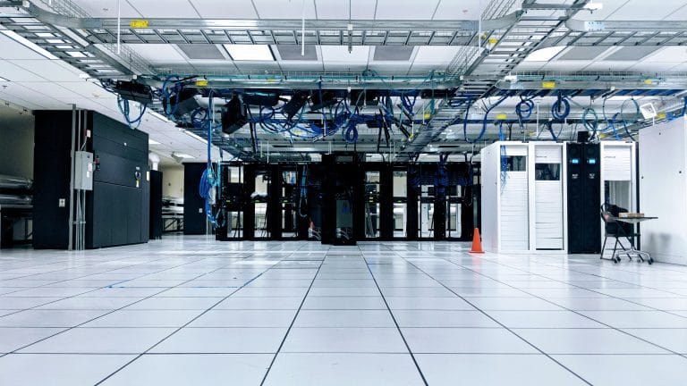 الفرق بين VPN و VPS و Dedicated Servers: دليل شامل محدّث 2026