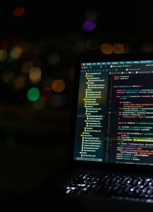 استخدامات لغة البرمجة Swift في تطوير تطبيقات iOS