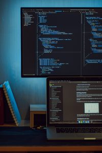 استخدامات لغة البرمجة Swift في تطوير تطبيقات iOS
