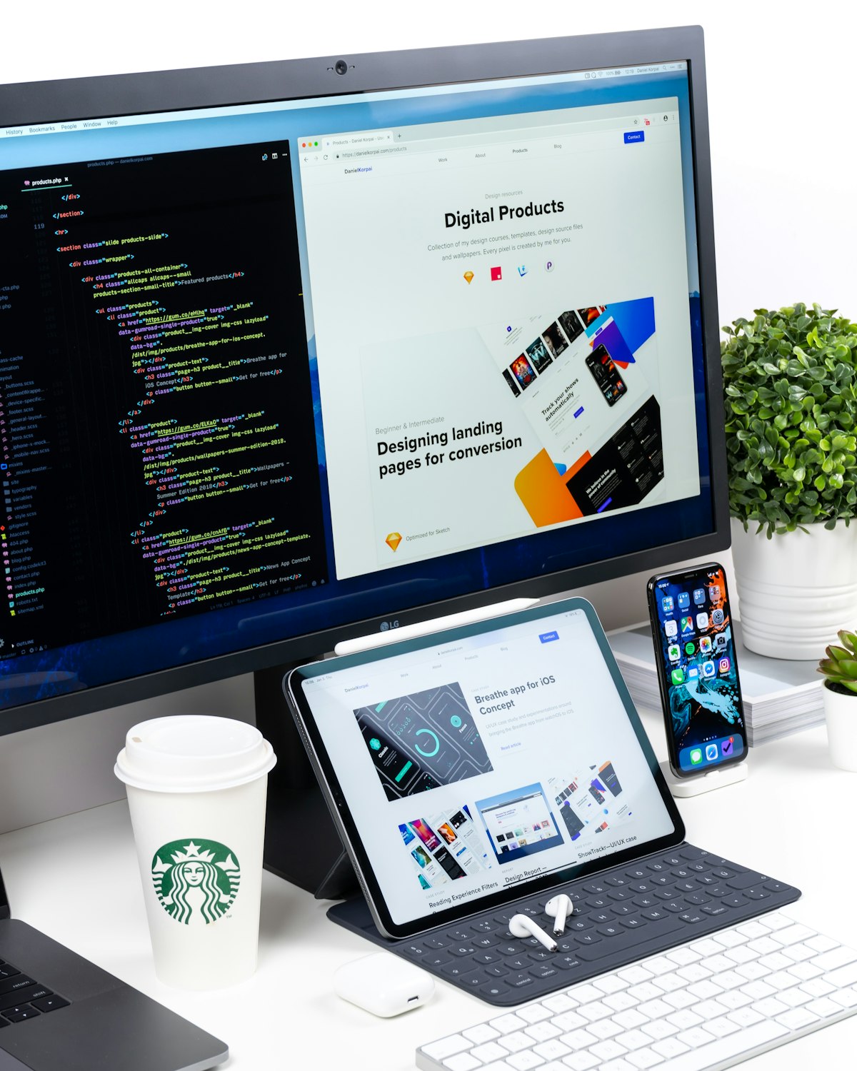 إضافة تأثيرات احترافية للمواقع باستخدام JavaScript بدون إزعاج الزائر 2 مطور يراجع خطوات إضافة تأثيرات احترافية للمواقع باستخدام JavaScript